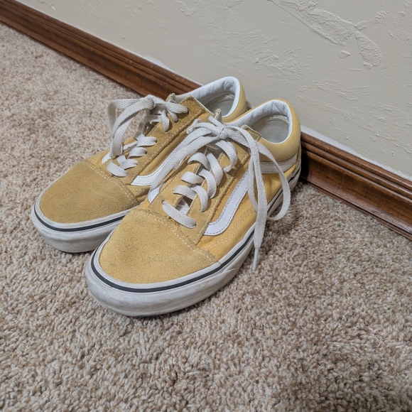Yellow Converse - Picture 2 of 5